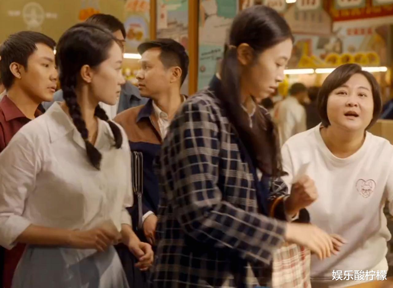 赵丽颖|《李焕英》票房大幅下滑，赵丽颖新片逆势而上，吴京放心了