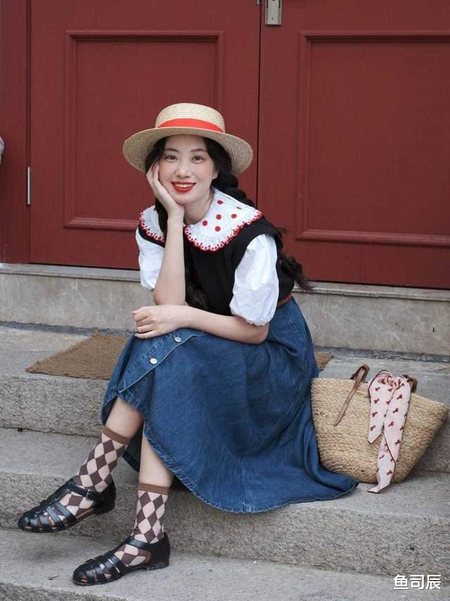 鱼司辰 秋冬季降温了，时尚博主新出的穿搭模板示范，适合小个子女生