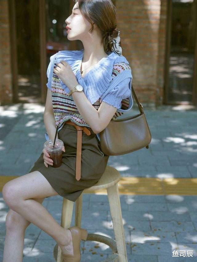 鱼司辰|立秋之后，小个子该怎么穿？试试“衬衫+半身裙”，显高又好看