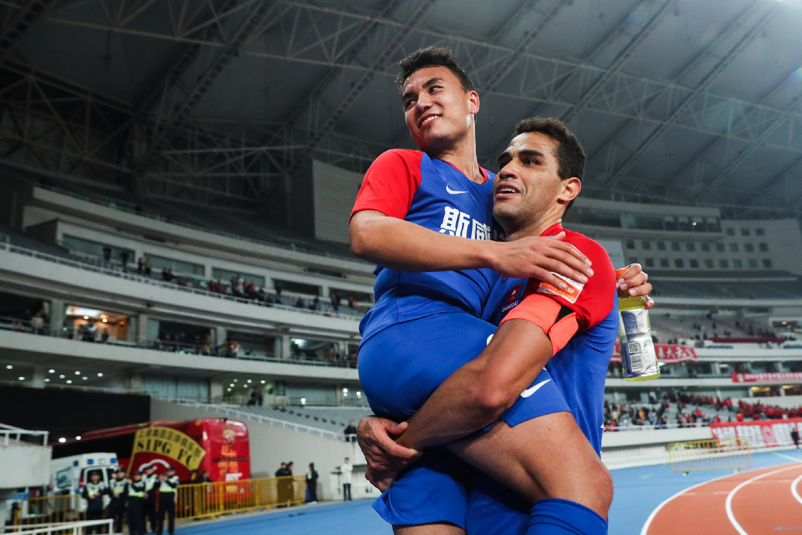 张外龙|5大主力离队,重庆当代已成降级大热门,张外龙失去双核新外援浮现