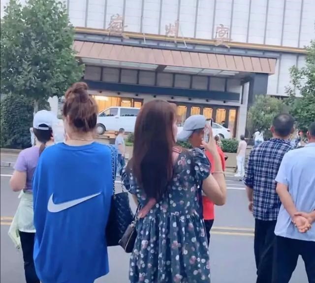 周兰育儿日志|徽州宴老板娘被行拘就完事？不、她面对的情况将更糟糕