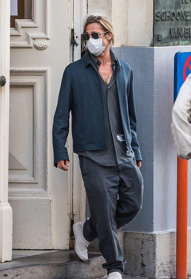 布拉德·皮特|年轻时候的布拉德皮特太有魅力，难怪三位女神为他倾倒！