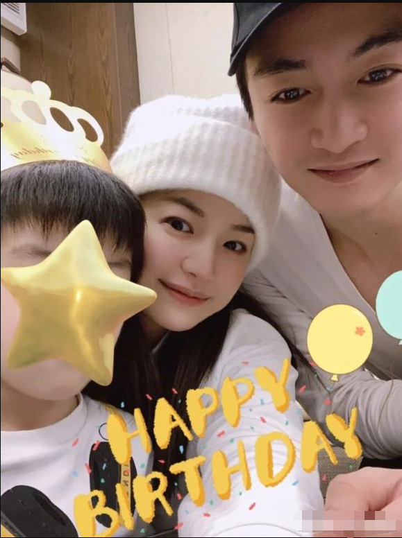 陈晓|陈晓夫妇为儿子庆生，一家人罕见同框，画面温馨且歌声动听