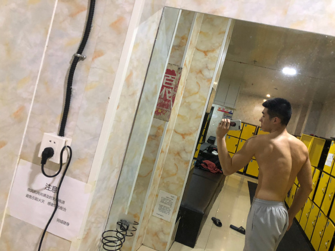 健身圈一哥|33岁的肌肉小狼狗，185cm篮球运动员，满身精肌痞帅味十足！