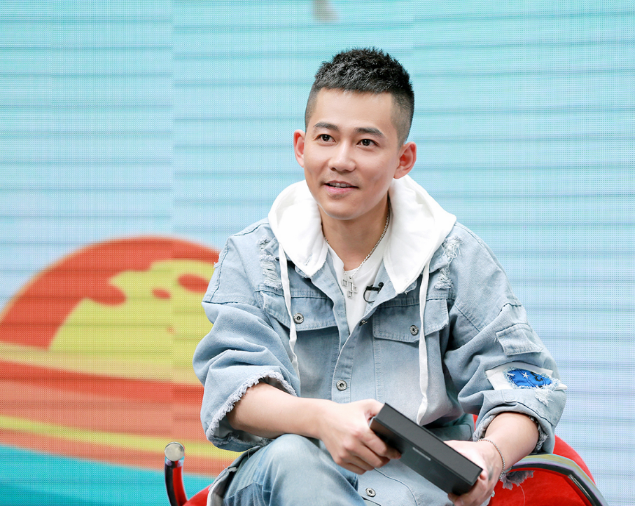 苏醒|被公司雪藏，曝光何洁聊天记录，苏醒如何一步步将人气“作没”的