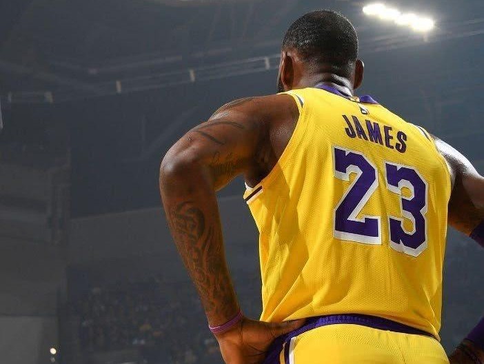 勒布朗·詹姆斯|36歲的詹姆斯，還能單換現役任何球員嗎？他可以單換誰