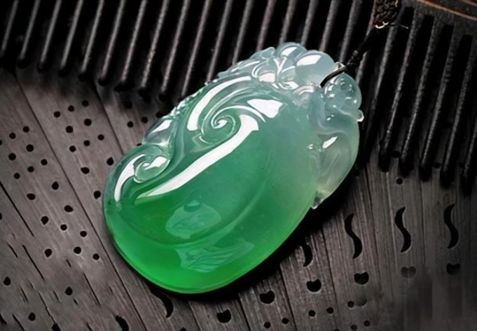 翡翠|翡翠行业水太深，要想收藏要小心，这三点千万要注意