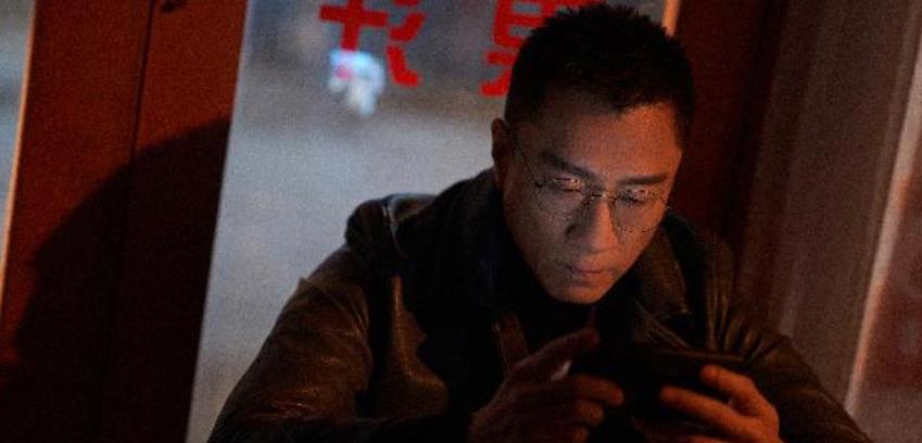 孙红雷|孙红雷被拍成五五分？近照身材圆润胖了许多，风格打扮与以往不同