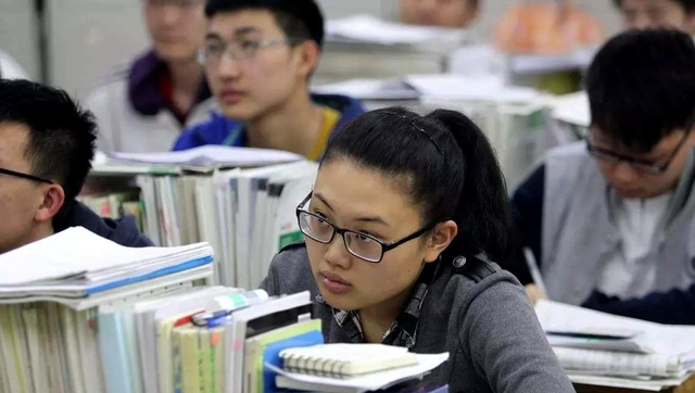 雪落无尘谈|进入专科院校后才发现，与本科生有“四大差距”，心酸又无奈