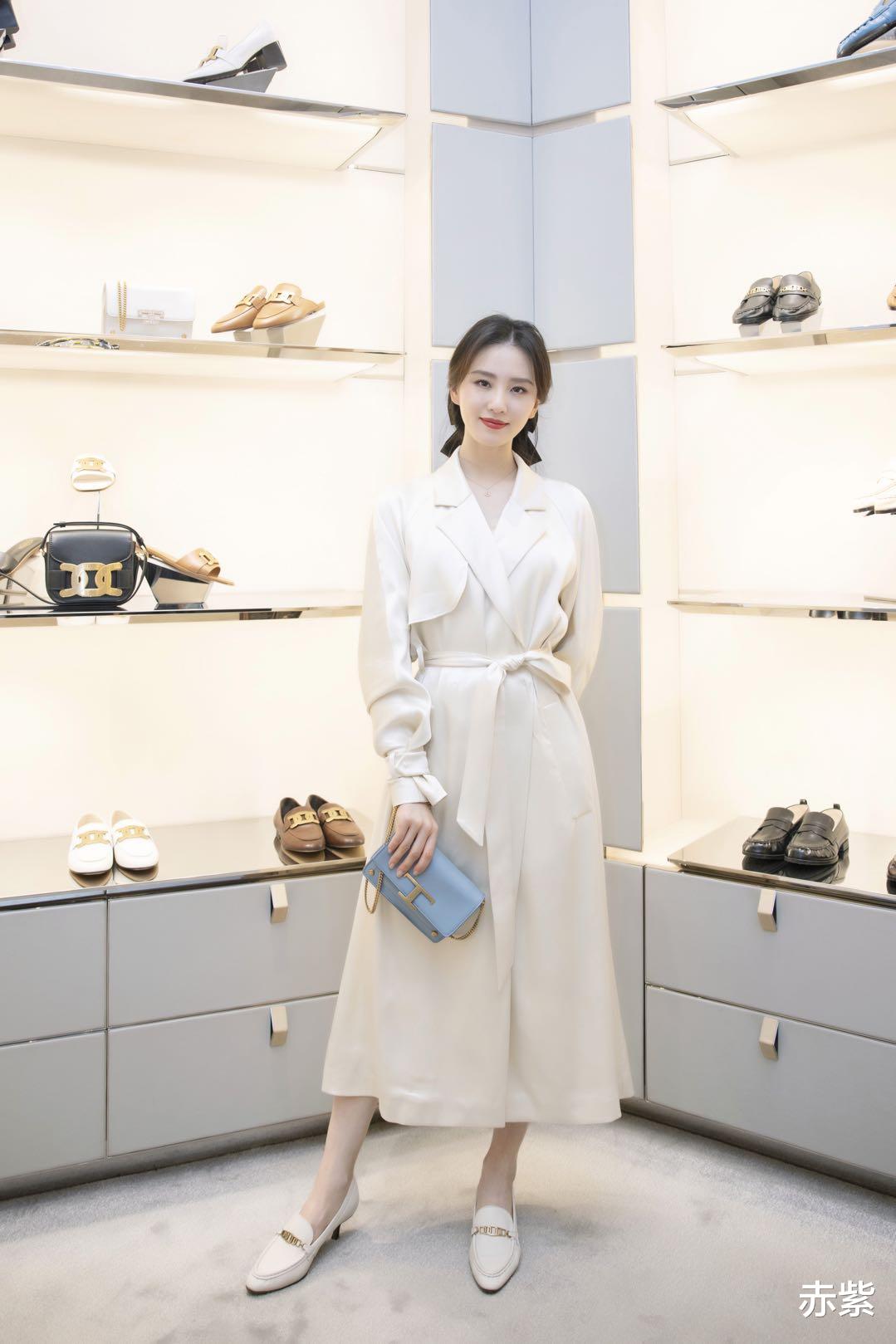 赤紫|睡衣风又开始流行了，看看刘诗诗怎么穿，时髦又显气质
