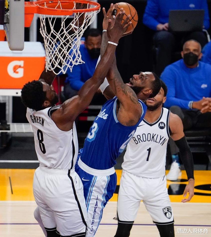 勒布朗·詹姆斯|32+8+7，提前5分钟放弃！詹姆斯里程悲扎心一败：欧文场边大笑太开心