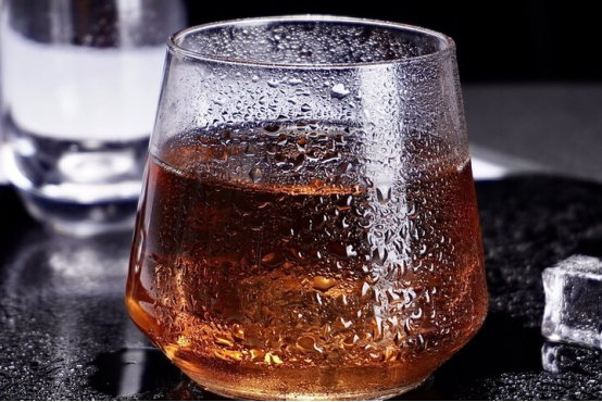 脾胃|这2物是便秘“加速器”，女人尽量少吃，避免变成“包公脸”