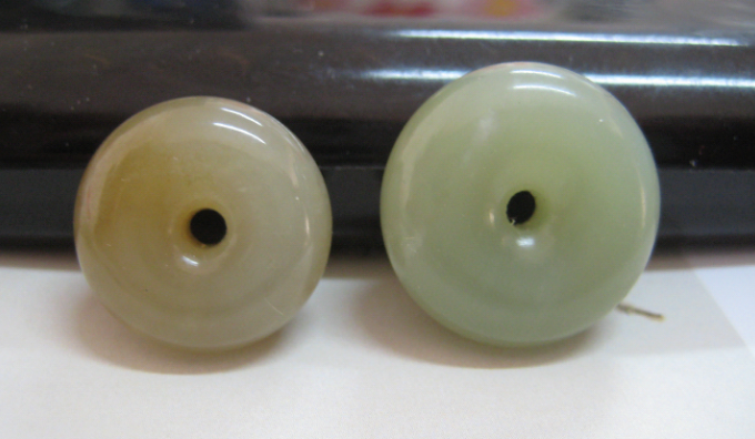 |无暇不成玉,质地再好的和田玉也会有瑕疵,要接受它的瑕疵美