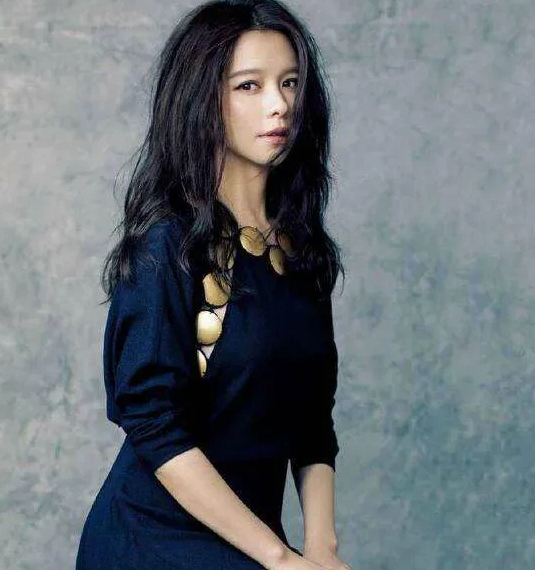 王力宏|王力宏“塌房”，7个女人与之相关！有人因祸得福，有人雪上加霜！