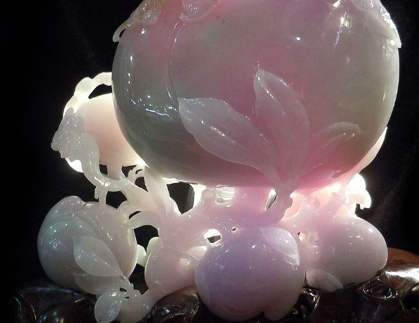 雕刻|边角料翡翠不值得的高价值？你错了，如果雕刻好照样呈现高价值