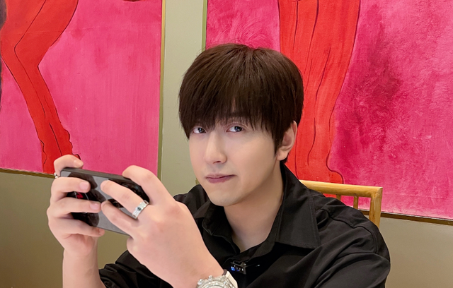 江疏影|白冰虎牙首秀请粉丝吃饭，男粉丝频频整活，居然比白冰更有主播范