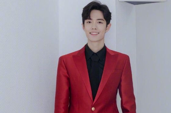 肖战|男明星与员工恋爱疑曝光，女方多次暗秀恩爱，男方身份太明显？