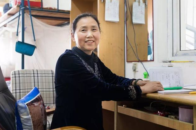 失眠|女人进入更年期，3种“零嘴”可劲吃，或可告别失眠，酣睡如泥