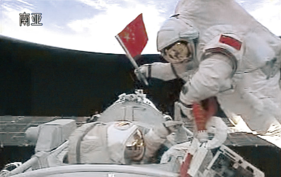 翟志刚 中国太空漫步第一人，母亲摆地摊将他养大，曾给杨利伟当备选