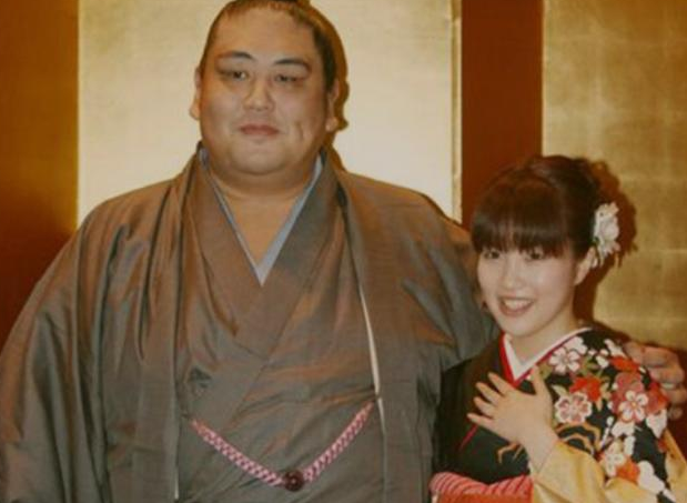 日本相撲又肥又醜，為何日本女孩爭著嫁？原因很簡單-圖2