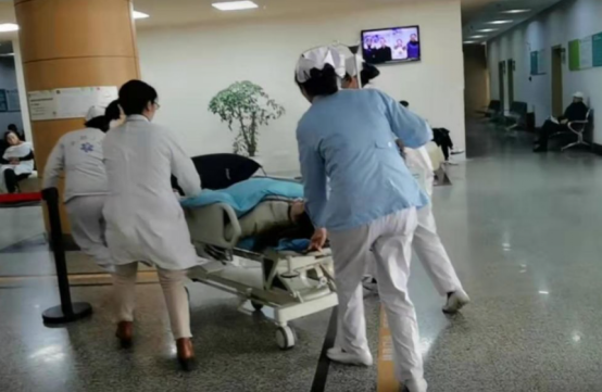 长寿老爷爷|30岁男子突发“脑梗死”,妻子悔恨万分:菜市场1物,不能再买了