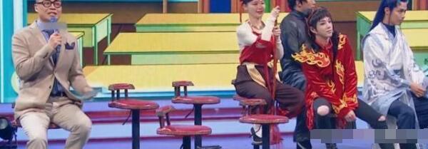 郑爽|《王牌6》郑爽镜头被剪，出场一坨马赛克，空荡座位引粉丝泪目