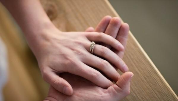 阿斌旳糖果屋 妻子被人调戏，丈夫阻止反遭追砍：男人履行职责，法律降下正义