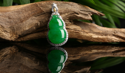 依沐翡翠 新手们挑选翡翠时，一定要谨记这几个原因，遇到就不要买