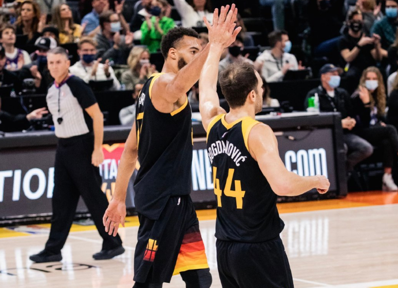 羅馬|奇才爆冷擊潰爵士，波普三分立功！比爾轟37分帶隊(duì)6人上雙