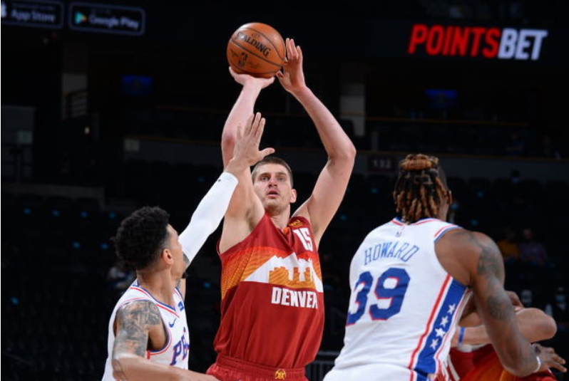 76人队|篮网收大礼！霍华德惹事76人完败，约基奇三巨头78分，交易很成功