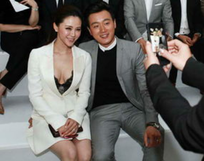 佟大为|他成名后娶了老师妻子,8年生3娃低调20年,如今妻子宛如少女 !