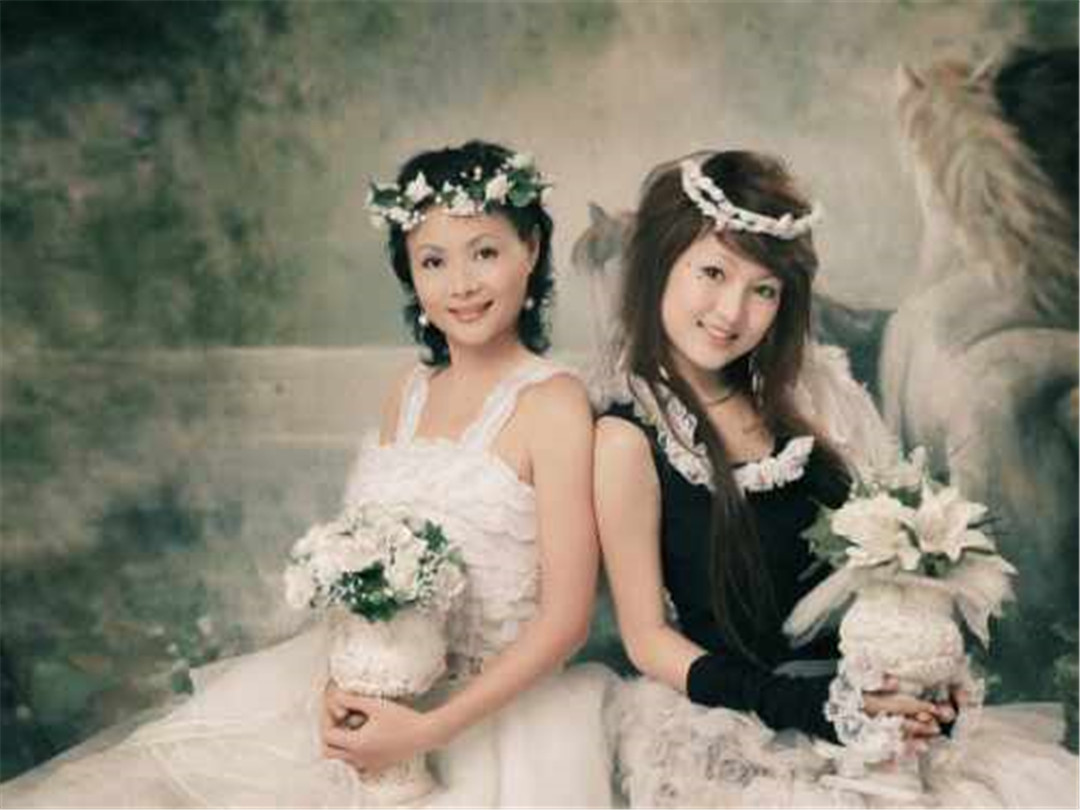 郭美美|郭美美“二进宫”竟是被亲妈所害？其母郭登峰，为了钱连女儿都能“卖”