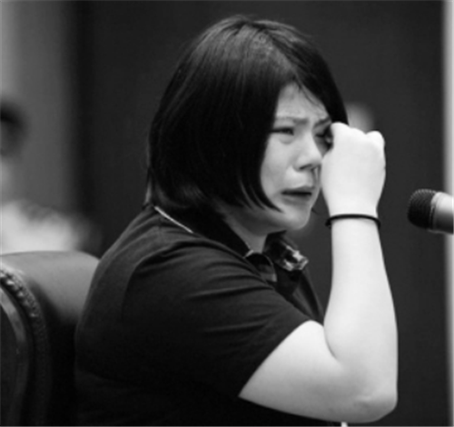 2013年南京饿死女童案:女子为出去吸毒,将俩亲生女儿锁家中饿死