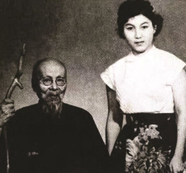 汝说文化 56岁齐白石想娶朋友家18岁保姆，为其作画示好，现在卖9千多万