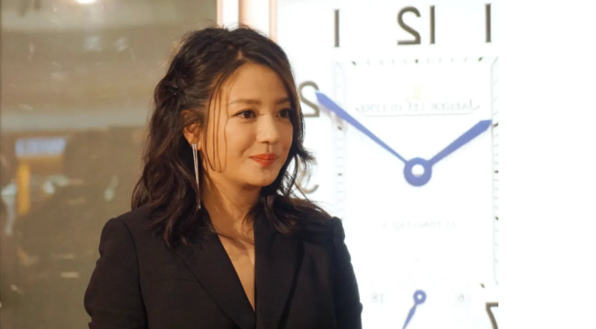 赵薇|赵薇多部影视作品被删除名字  网友：已经连夜出逃法国