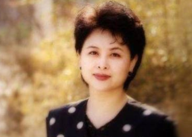 主持人|18年前，央视美女主持人，因推错门走上了不归路，生命最终定格在33岁