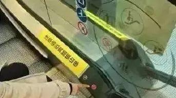 你的宝藏铎 揪心！上海一幼童商场高坠紧急送医…乘坐自动扶梯时，一定注意