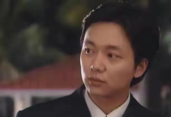 谢霆锋|8位“越老越帅”的男星,年轻时灰头土脸,人过中年却儒雅帅气