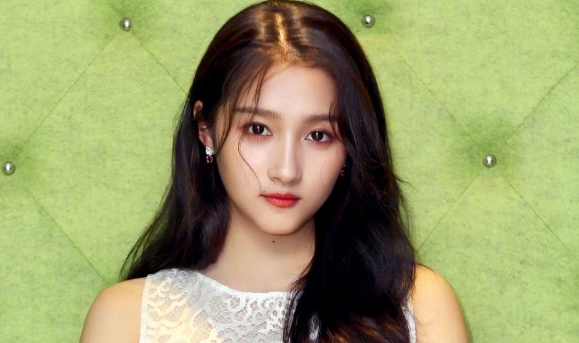 关晓彤|关晓彤隐瞒了二十多年的父亲终于曝光？原来是他，怪不得之前不说