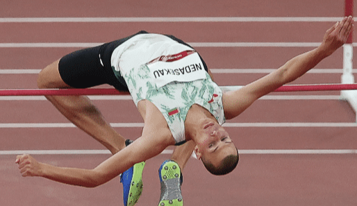 清浅微笑的我|跳高冠军成绩2.37米！中国错失争金牌机会，张国伟被开除咎由自取