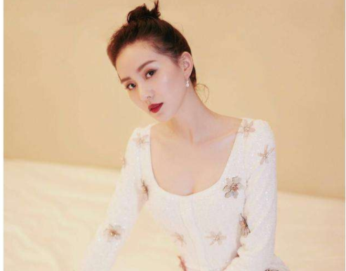 沈梦辰|刘诗诗，她的气质就是腰板挺得直，有学识有文化内涵的气质