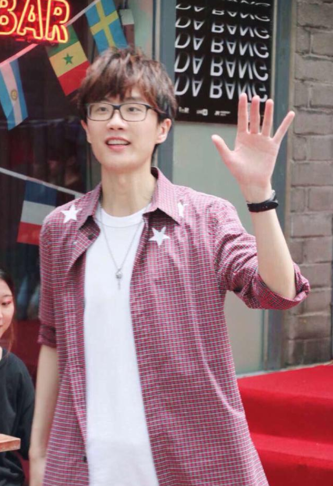 演唱会|他是国内唯一不混娱乐圈歌手，从不宣传演唱会，却每场都一抢而空