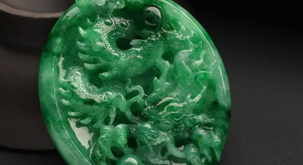 翡翠|来看看佩戴翡翠的讲究，开过光的一定要注意，若是没有可以忽略