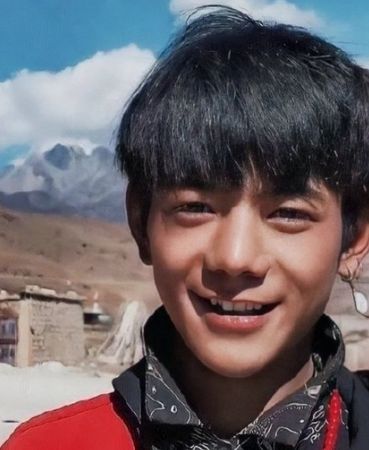电眼藏族男孩爆红1年后崩坏20岁肿成大叔!正面照曝光
