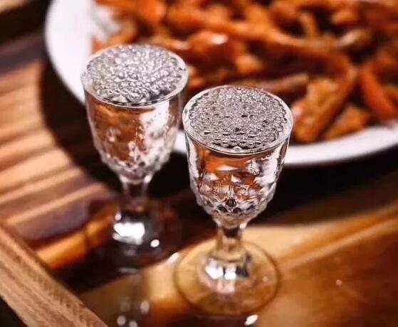 飞天茅台 为何53°的飞天茅台价值3千，43°的却卖不上价？行家：果然如此