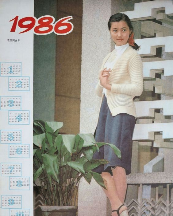 姜黎黎|“红牡丹”姜黎黎，68岁风韵犹存，晒与老公近照，女儿遗传了她的美貌