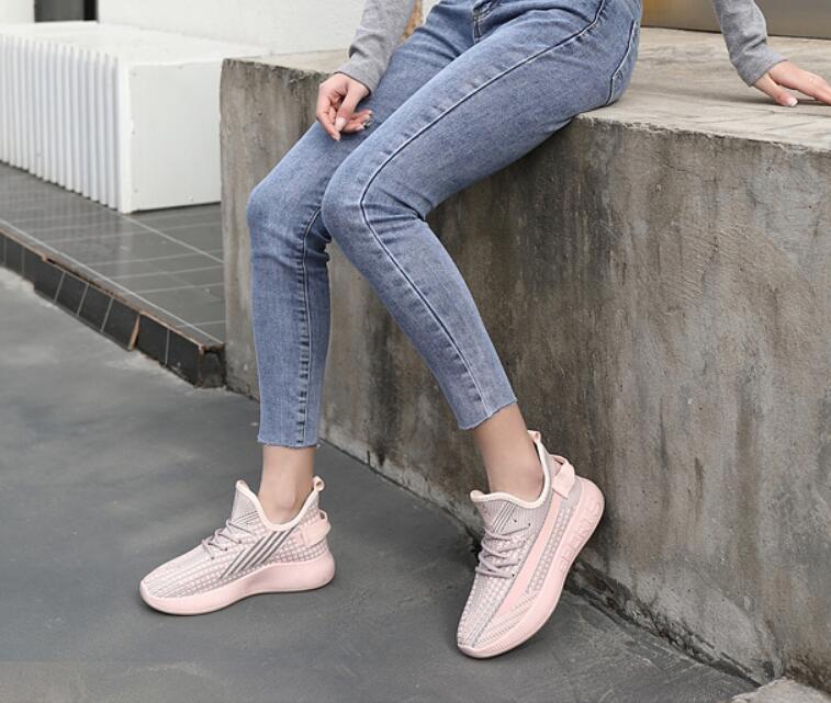 耐克简直欺人太甚，小米当价格屠夫，千元运动鞋仅售价99