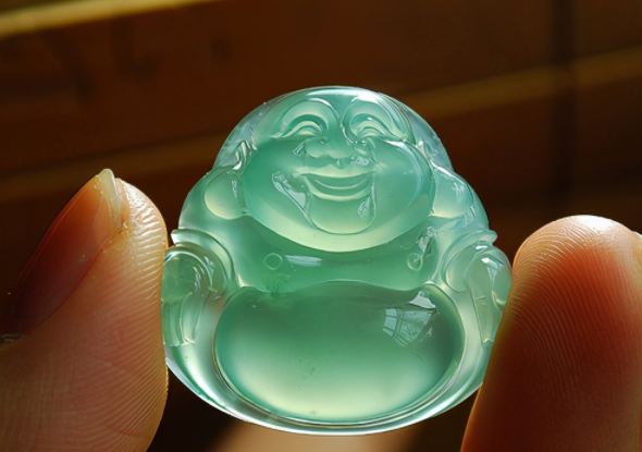 新疆维吾尔自治区|因产量少、存世少，它成了比帝王绿还珍贵的神级翡翠！