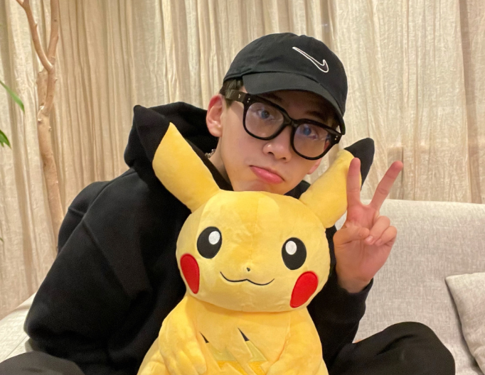 费启鸣|跟何炅牵手回酒店的是费启鸣？网友晒出多个细节，评论好难听