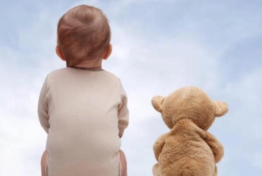 雷一有料|新生儿在喂养的时候，一定要注意少食多餐的原则